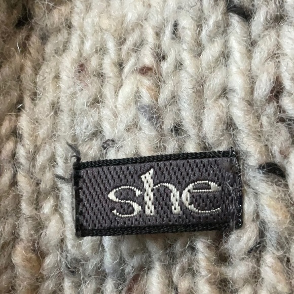 “Fisherman out of Ireland” 100% wool, made in Ireland sweater. - Picture 11 of 11